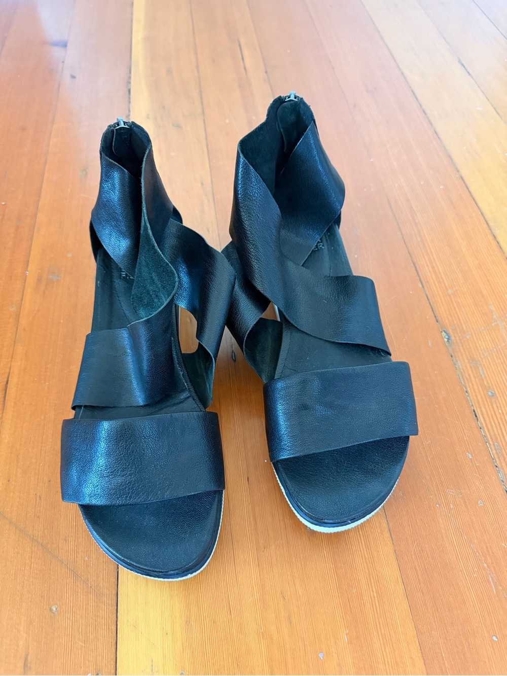 Eileen Fisher  lack leather sandals